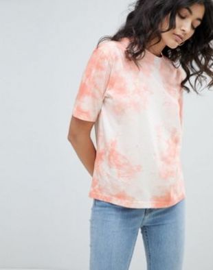 Weekday   T shirt vintage effet tie dye   Blanc et rose at asos.com