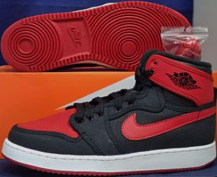 Sneakers red Nike Air Jordan 1 Banned youtubeur Tony D on Sneakers red Nike Air Jordan 1 Banned youtubeur Tony D on