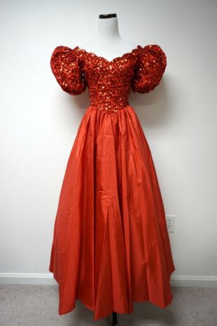 The dress bordeaux Lara Jean Covey 