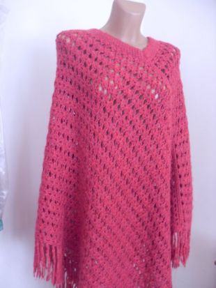 Lalerosso - Laine poncho, framboise rouge, fait au crochet, unique taille