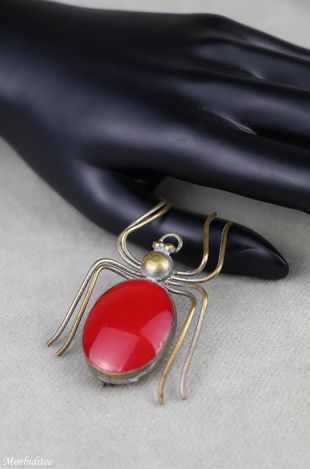 Red spider pin brooch worn by Cheryl Blossom (Madeleine Petsch) as