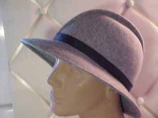 Gris en feutre chapeau Vintage, 2 1/2" bord, label : Ruigoord, #2091