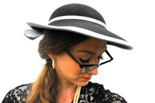 des années 1950 noir & gris inclinaison chapeau Vintage 100 % laine Lancaster chapellerie créateur Made in USA ruban gris noeud bord large feutre Kentucky Derby bloquent