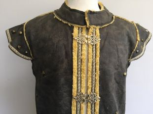 The tunic green and blue of Aethelred (Toby Regbo) in The Last Kingdom  S02E03