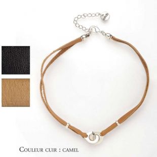 Collier tour de cou lien en cuir et menotte en métal argenté par oliv.b - couleur noire