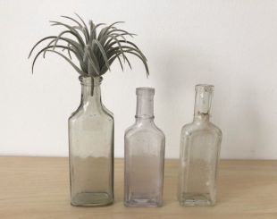 Lot de 3 bouteilles en verre antique