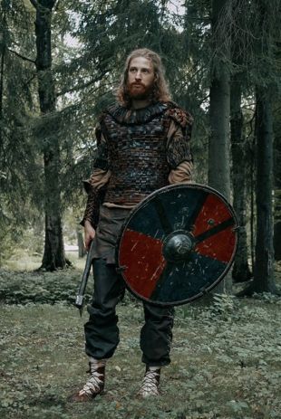 Armadura vikinga de Erik (Christian Hillborg) como se ve en The Last  Kingdom S02E04