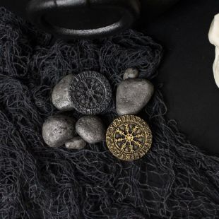 Broches broches vintage résine, runique berceuse runique médaillon or et argent, clôture drape de broche fantaisie Vikings, écharpe, sac, sac à dos