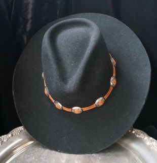 Chapeau Western noir feutre Location de costumes les 3 petits anges