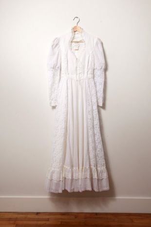 Vintage blanc Gunne Sax dentelle bouffantes robe / blanc manches robe robe / victorien / années 70 / edwardian robe de mariée / sz 7 s’adapte xs s / taille 26