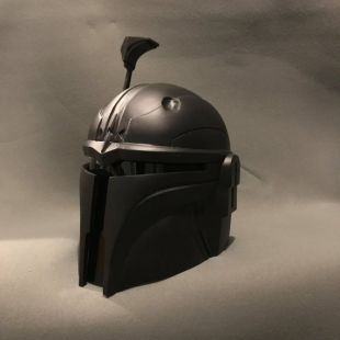 La variante noire du casque Mandalorien