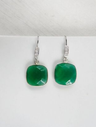 Onyx vert boucles d’oreilles carrées avec des conclusions boucle d’oreille en argent sterling cz bar. Boucles d’oreilles vertes