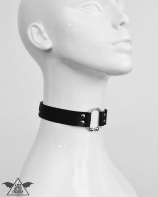 Piercing anneau RAS de cou