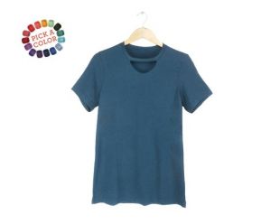 Taille S 3XL trou de serrure Tee   Cut Out T shirt, Tshirt coupe Loose, tour de cou haut en turquoise profond ou choisissez une couleur personnalisée   femme
