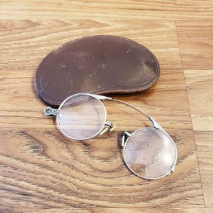 Antique des années 1920 Oxford Pince Nez lunettes, or, avec étui en cuir