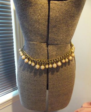 Ceinture en chaîne en or avec boucles pendantes fil enroulé perles