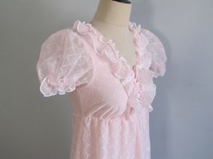 des années 1970 chemise de nuit rose bébé, cadeau de lingerie vintage pour elle, lune de miel lingerie