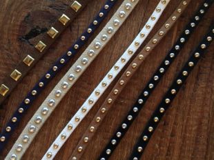 RAS de cou Collier Vegan Faux Suède Beige Stud argent RAS de cou mince noir Tan Brown Suede Boho Festival RAS de cou perles RAS de cou couche collier cadeau