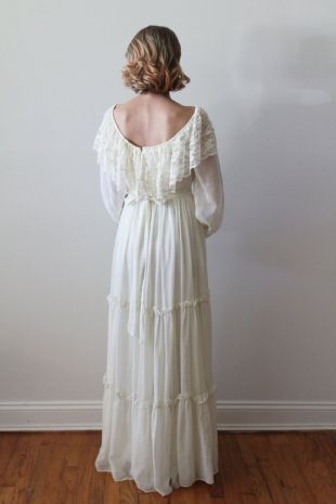 Robe de mariée à manches longues avec des détails de volants en coton Vintage 1970 s