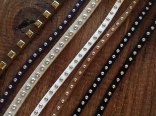 RAS de cou Collier Vegan Faux Suède Beige Stud argent RAS de cou mince noir Tan Brown Suede Boho Festival RAS de cou perles RAS de cou couche collier cadeau