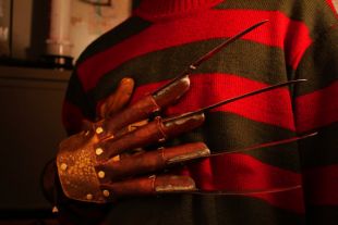 NOES: The Knife-mare Glove