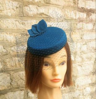 Toque bleu avec voile des années 40 chapeau chapeau bibi pour mariage chapeau voile bleu chapeau chapeau de cocktail turquoise bleu vintage tea party chapeau bleu fête de jardin