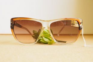 Glamour lunettes de soleil marron et clair des tons très mignon Vintage lunettes de soleil 1980 ' s New old Stock / / des années 80