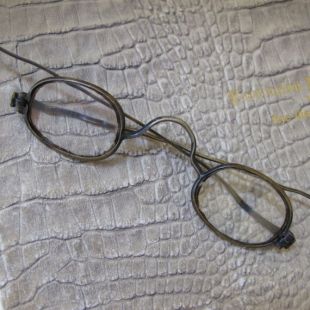 Laiton antique métal fil Rim lunettes lunettes. Civil War Style lecture loupe oeil lunettes. Comme c’est bon état. Lentilles en verre