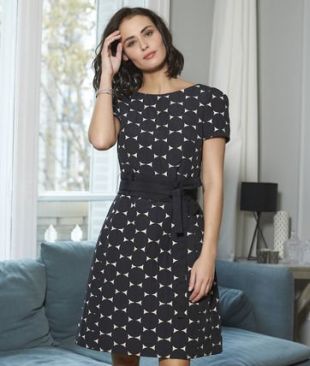 Robe noire à pois ceinturée
