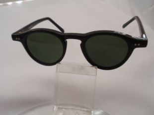 Vintage petite ronde en corne en plastique cerclées noirs lunettes de soleil, petit rétro rond noirs lunettes de soleil (maintenant en vente)