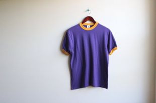 VIOLET sonnerie TSHIRT \\ col de sonnerie chemise mauve vintage des années 80 | violet t shirt jaune | couleurs des Lakers | milieu d’hommes voir mesures