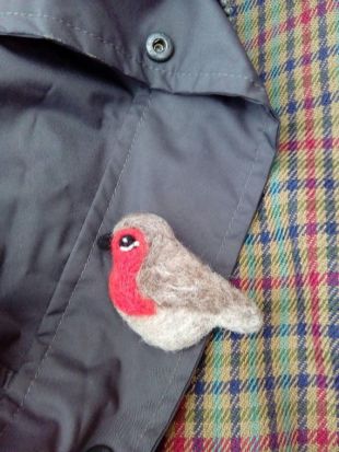 Robin bird brooch. Handmade jewellery.  Needle felted  pin.