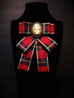 Des femmes Bow broche   femme noeud papillon   Tartan ruban à carreaux écossais   Or Antique camée broche perle   cadeaux de Noël pour elle