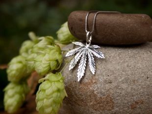 Widmann Milano – Collier Feuilles De Cannabis – Accessoire De Déguisement – Pour Adultes – Fun Et Original