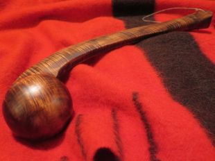 Native American Ball tête guerre Club algonquine gravée pictogramme symbole avec affichage Stand loupe de cerisier ou noyer