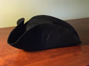 Vente ! Bicorne de feutre de laine du XVIIIe siècle