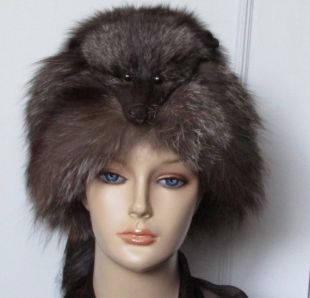 Unisex chapeau de fourrure renard argenté orné de la tête de renard et la queue. Grande taille.