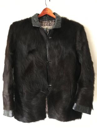 Fourrure gracieuse buffle véritable noir avec cuir Inserts grandeur Medium pour homme.