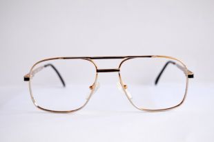 Lunettes vintages. La marque CIRELLA CARLA. Jamais portée. Style aviateur classique. Forme oversize rectangle. En Italie. Lunettes RX 80 s 90 s Occhiali