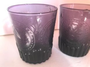 Verre violet (2) Reims avec médaillon relief design