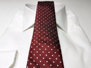 Cravate Slim (2.75 pouces) à pois en blanc et rouge à chevrons (poche carré aussi disponible)