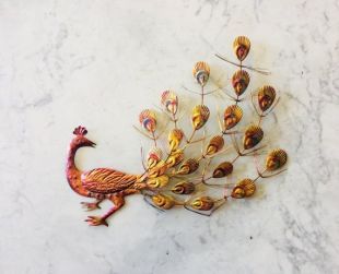 Décor de paon Hollywood regency Vintage des années 1960 or couleur Peacock métal milieu du siècle moderne oiseau Tenture murale Hong Kong