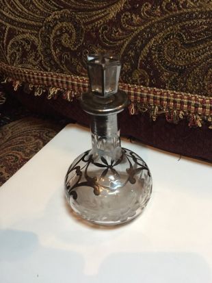 Carafe en verre argenté en relief