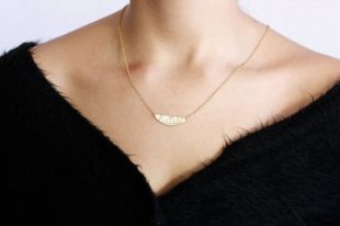 Collier en or simple demi lune - Dainty Crescent géométrique - SN0100