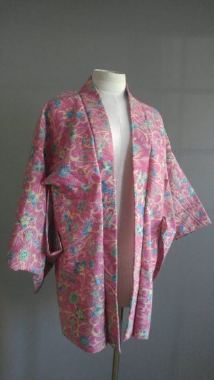 Haori Vintage veste Kimono fleuri japonaise Haori laine hiver Kimono Kimono rose Floral Robe Vintage Robe rose Robe Kimono court Robe Kimono