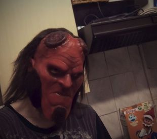 Masque de Hellboy 2019 de réplique.