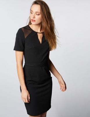 Robe ajustée col bijou et détail résille