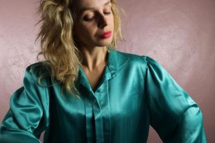 Chemisier en satin 1980 ' s Turquoise vert moyen SM aile col plissé chemisier ajusté à manches longues Top chemise moderne Minimal Vintage élégant