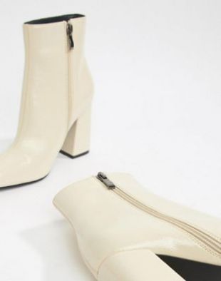 Bottines à talon carré   Blanc cassé verni