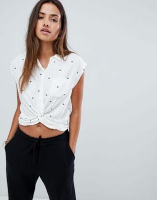 Abercrombie & Fitch Chemise manches courtes nouée devant à imprimé petits cœurs